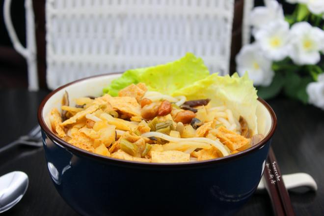 爽滑酸辣螺蛳粉