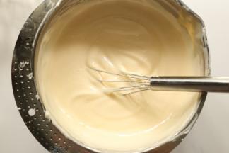 10.	以J字翻拌的手法翻拌均匀，