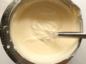 10.	以J字翻拌的手法翻拌均匀，