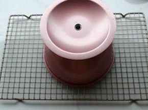 14.	出炉后一定要记得倒扣凉透后徒手脱模，