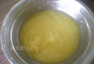 核桃仁都放在容器里