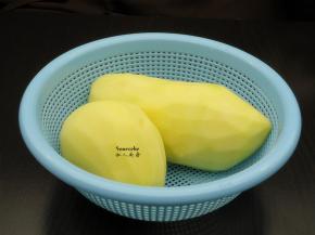 土豆洗净，去皮