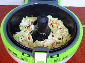 烹饪在最后3分钟的时候，放入盐、酱油即可；