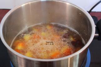 加入木瓜再煲5分钟；