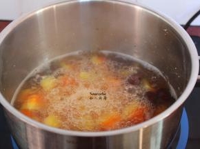 加入木瓜再煲5分钟；