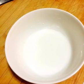 8、玉米淀粉加水调成水淀粉