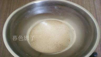 揉合好的面团，用保鲜膜或者可以密封的盖子盖好、放温暖处发酵