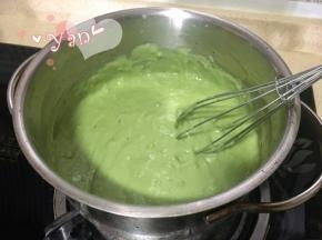 迅速搅拌至浓稠状态，熄火；