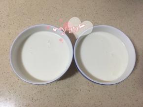 纯牛奶170ml+淡奶油+糖搅匀，分成两份，不做双色不用分；