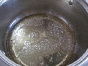 开锅后改小火熬40到50分钟，我没用温度计，只是勤看着点。