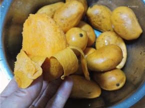 清洗干净后可轻轻的剥下外皮。