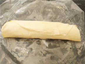 从下至上轻轻卷起