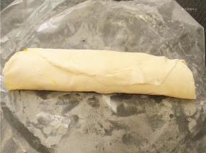 从下至上轻轻卷起