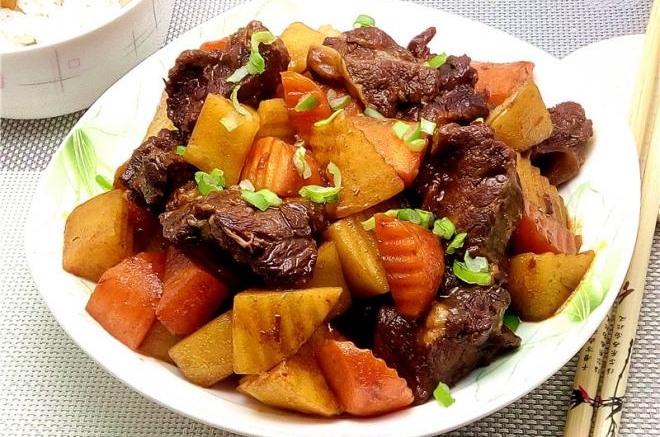 牛肉烩土豆胡萝卜