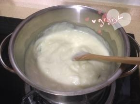 迅速搅拌至浓稠状态，熄火；