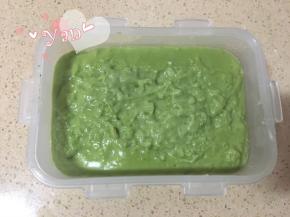 倒在原味小方上面，放凉后放入冰箱冷藏4小时以上再食用。