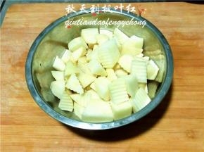 土豆切成滚刀块