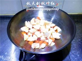 然后放入土豆块