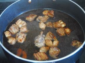 倒入清水拌匀转大火