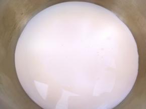 加入牛奶跟淡奶油