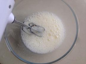 用电动打蛋器大概搅打20秒左右