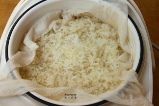 蒸好糯米饭软糯、清香；