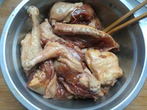 用筷子搅拌均匀。