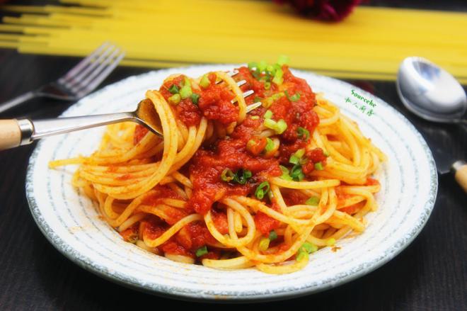 罗勒风味番茄酱意面