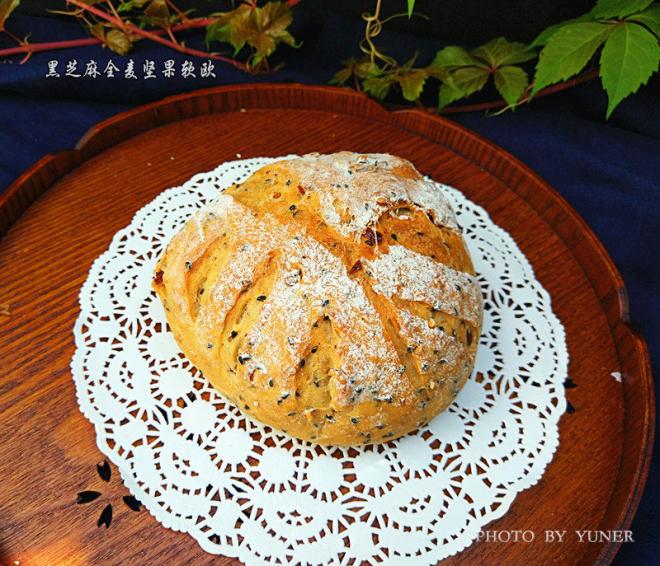 【黑芝麻全麦坚果软欧】：低油低糖，健康面包首选！