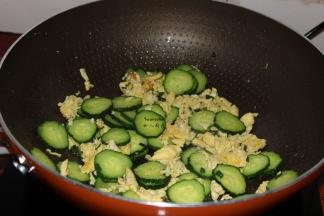 放盐、香葱炒均即可