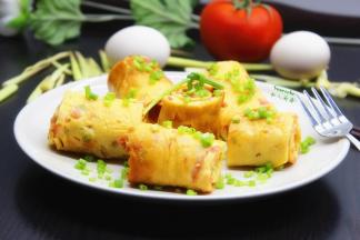 起锅，卷起，用刀切段，即可