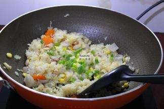 放盐、香葱炒均即可。