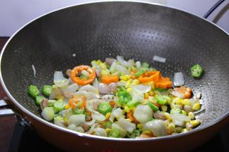 放盐炒均即可；