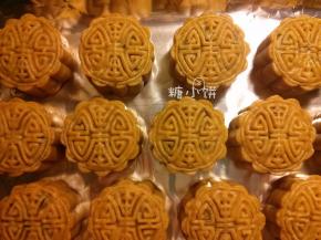 送入预热好180摄氏度的烤箱中层烤10分钟左右