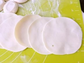 擀成饺子皮