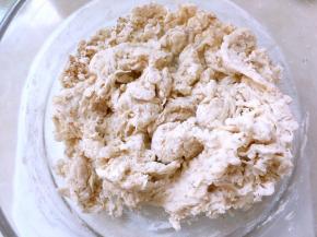 混合主面团所有材料，活成棉絮状