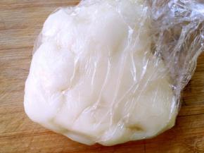 揉好的麻薯装入保鲜袋，冰箱冷藏备用