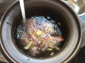 注入些水，按材料的多少来添加哦