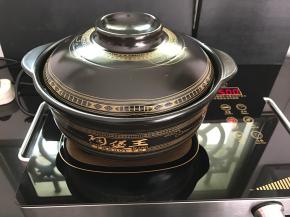 盖上盖子，转小火煮10分钟左右，至黄桃软，呈透明。