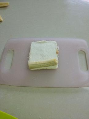 放上和吐司一样长的香蕉