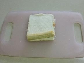 放上和吐司一样长的香蕉