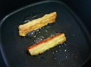 煎至金黄即可