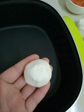 收口，按压成饼。