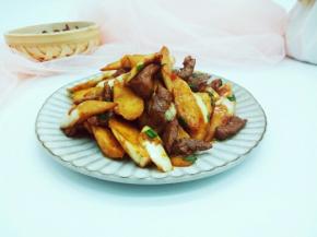 茭白鲜嫩，肉丝鲜香。