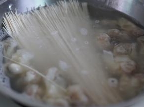 再放入面条