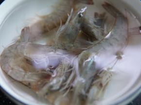 鲜虾清洗干净