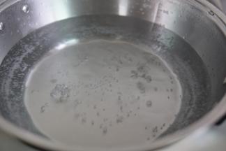 取锅烧一锅开水烧开