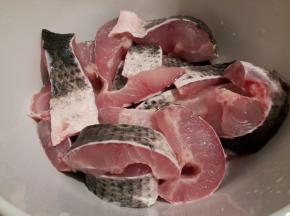 黑鱼一条，（鱼头可以拿来炖汤）鱼肉是550克