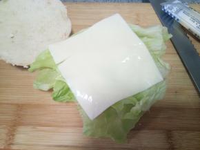 放上一片芝士片