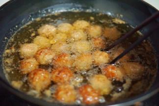 依次做好所有的肉丸子